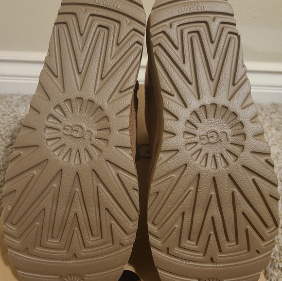 UGG - Picture 7 of 8